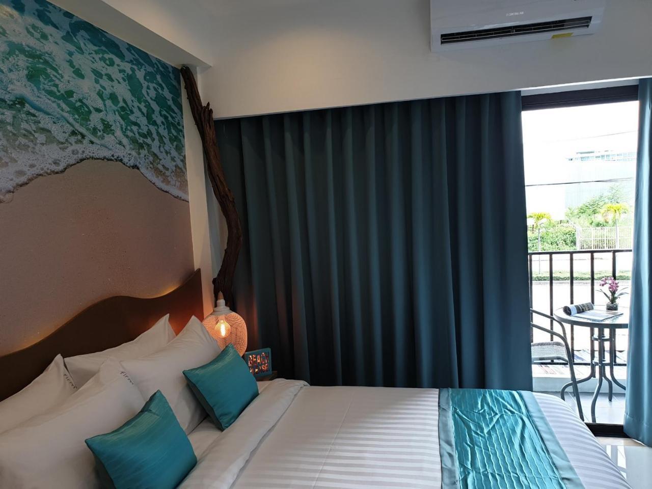 T2 Jomtien Pattaya Hotel Exterior photo